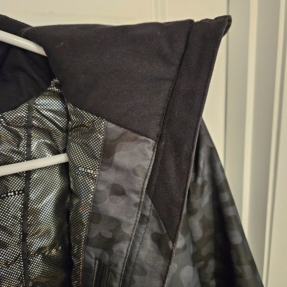 Gently used, like-new Womens Columbia Snow Jacket, Small, Navy/Blue - Picture 4 of 6